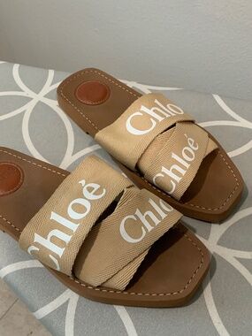 Chloe woody flat slides